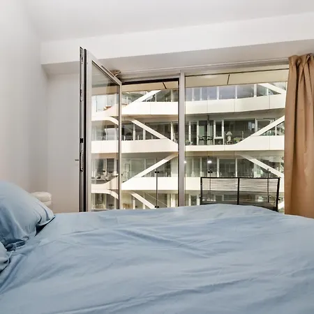 Lys 3 Vaerelses Med 26 M2 Sydvendt Altan Lejlighed *