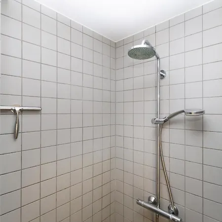 Lejlighed Lys 3 Vaerelses Med 26 M2 Sydvendt Altan *