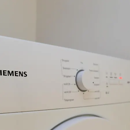 Lys 3 Vaerelses Med 26 M2 Sydvendt Altan Lägenhet *